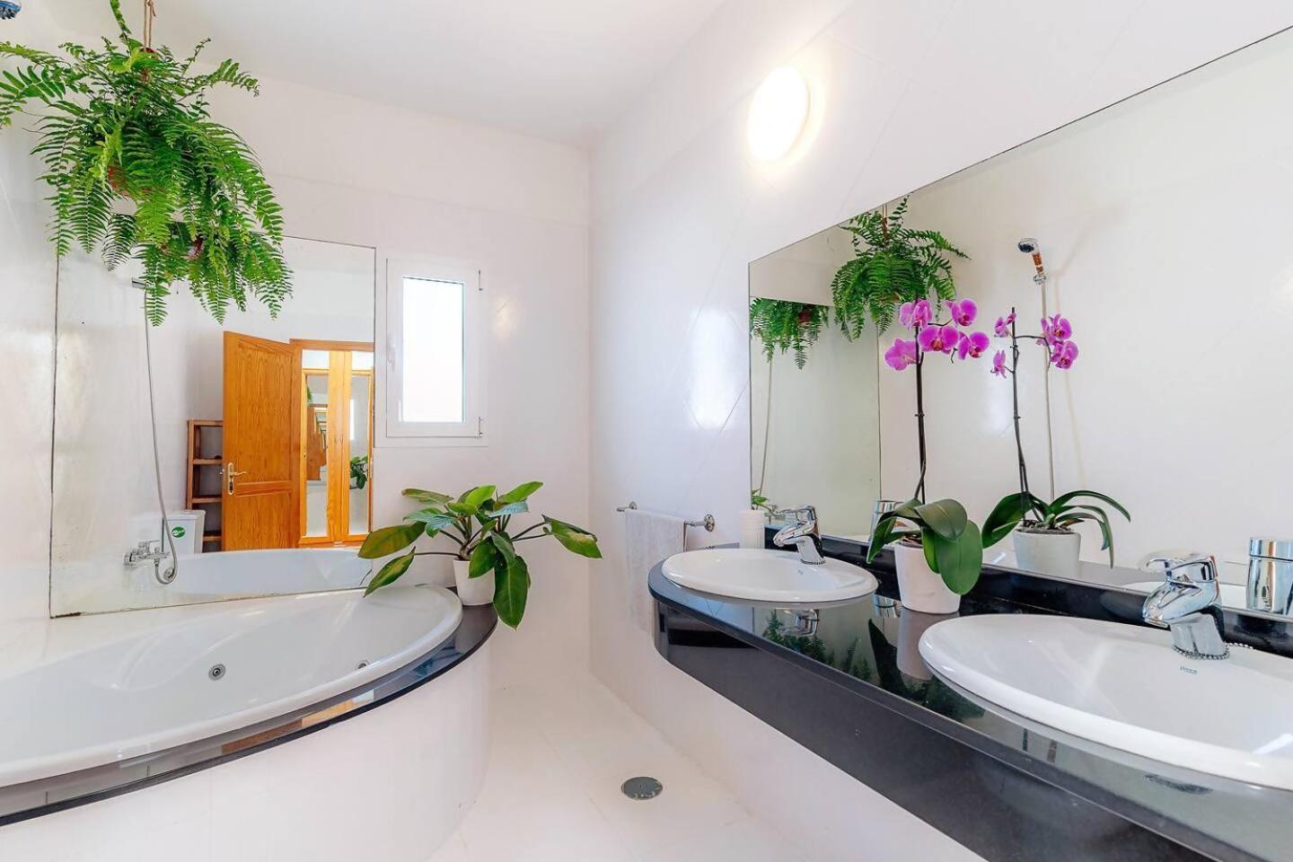 Amazing 3 Bedroom Ocean View With Pool Tías Extérieur photo